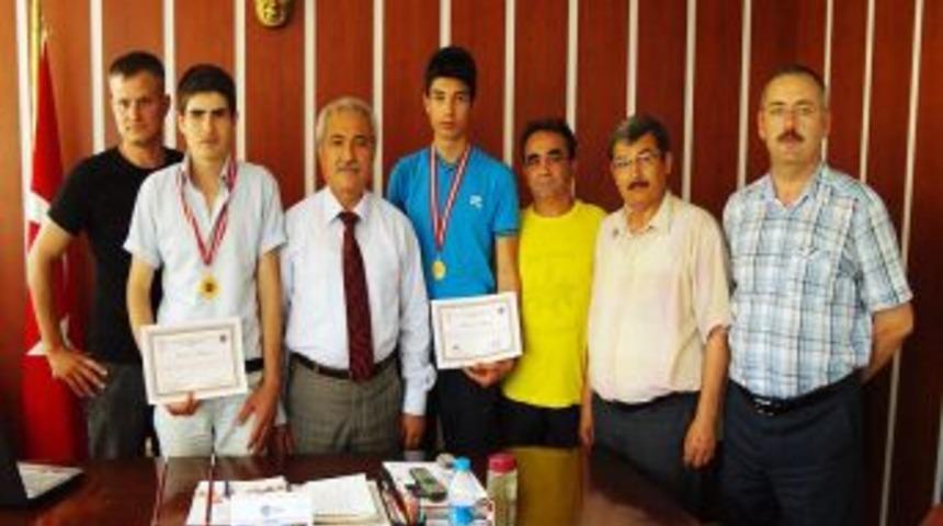 Beydağ'ın Şampiyon Tekvandocuları Il&ccedil;e Protokol&uuml;n&uuml; Ziyaret Etti