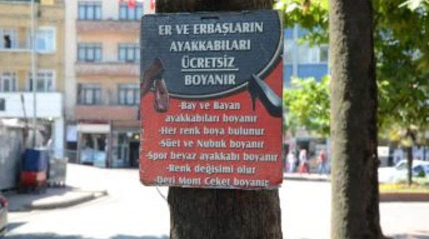 Engelli Boyacı, Er Ve Erbaşların Ayakkabılarını 5 Yıldır &Uuml;cretsiz Boyuyor