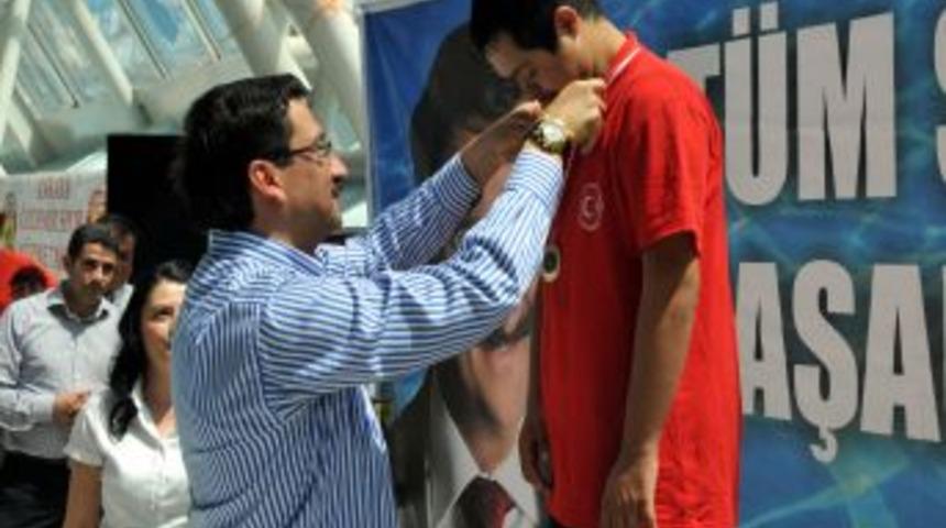 Ke&ccedil;i&ouml;ren'de Minikler Dereceye Girmek I&ccedil;in Kula&ccedil; Attı