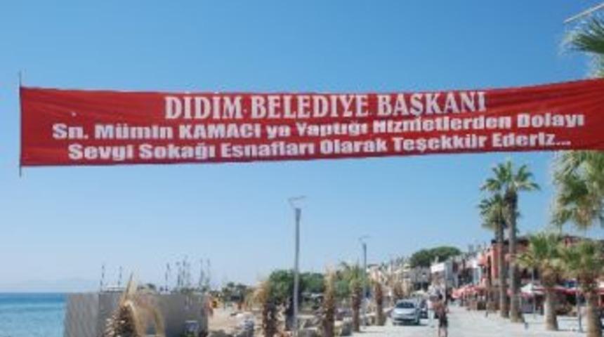 Altınkum Esnafından Kamacıya Teşekk&uuml;r Pankartı