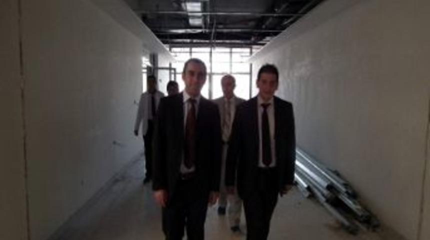 Kars Sağlık M&uuml;d&uuml;r&uuml; İl&ccedil;e Hastanelerinde İncelemelerde Bulundu