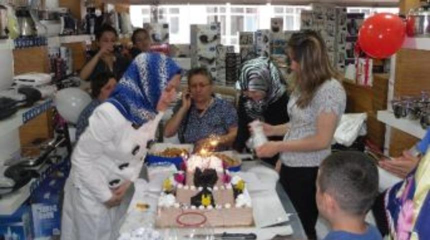 G&ouml;rele&rsquo;de Porselen Firmasının 1. Yıl Etkinliğine Yoğun İlgi