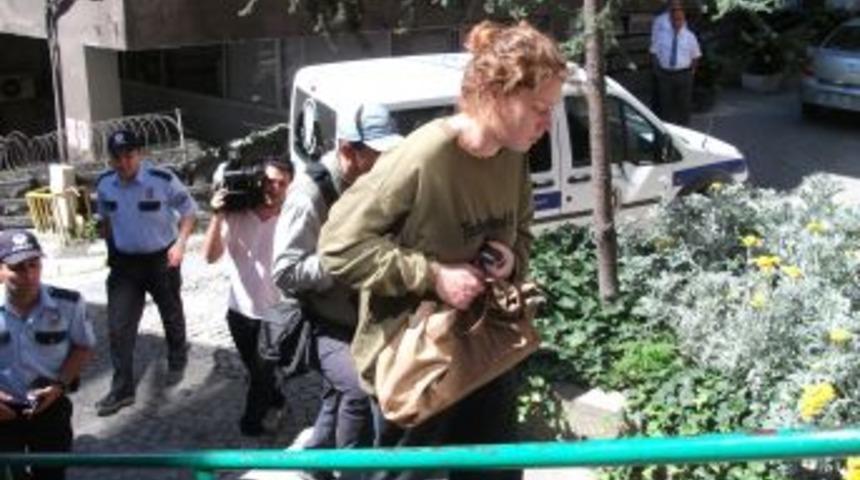 Eşiyle Şakalaşırken 6 Kattan D&uuml;şerek &Ouml;ld&uuml;