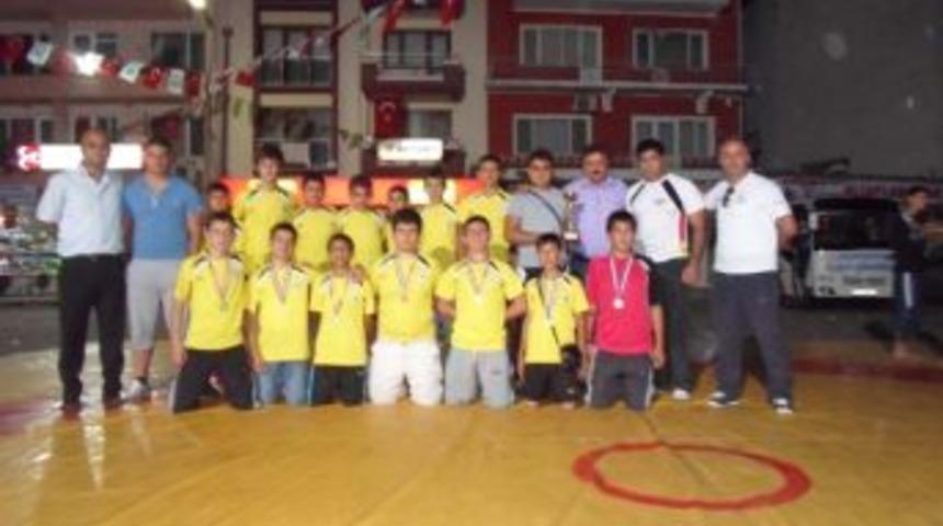 &Ccedil;anlı G&uuml;reş&ccedil;iler Madalyayla D&ouml;nd&uuml;