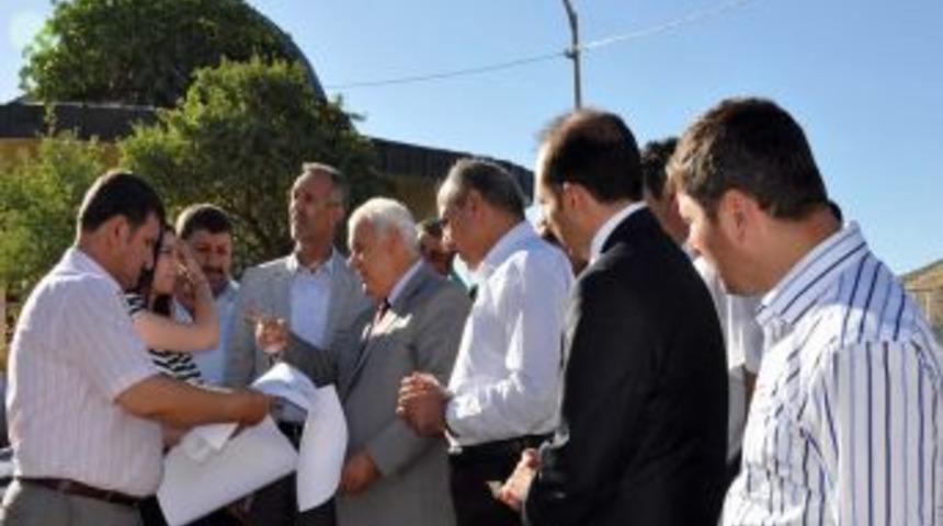 Vali &Ccedil;olak, Aydınlar Dereyama&ccedil; K&ouml;y&uuml;'nde Incelemelerde Bulundu