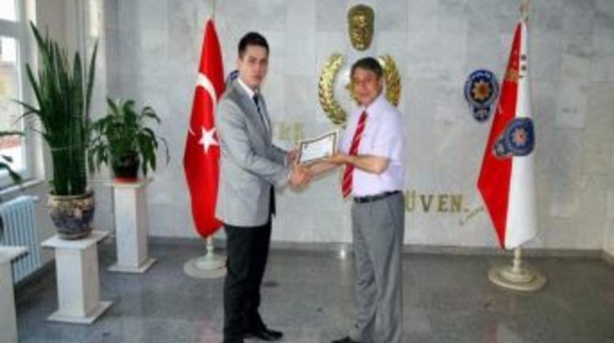 Bilecik&rsquo;te Başarılı Polis Memuruna Teşekk&uuml;r Belgesi