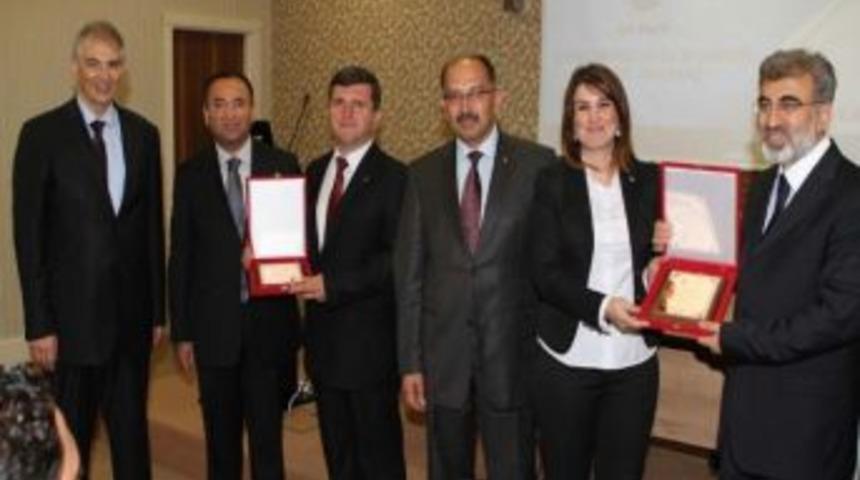 Siyaset Akademisi İneg&ouml;l Birincisi Demirel&rsquo;e &Ouml;d&uuml;l&uuml;n&uuml; Bozdağ Verdi