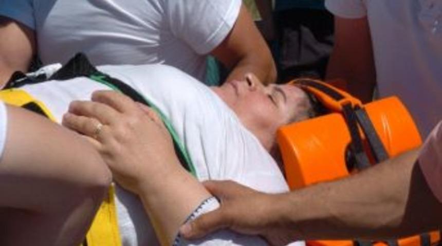 D&uuml;ğ&uuml;ne Gidenleri Taşıyan Minib&uuml;s Takla Attı: 8 Yaralı