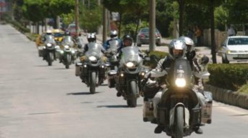 İngiliz Turistlere Sevgi G&ouml;sterisi