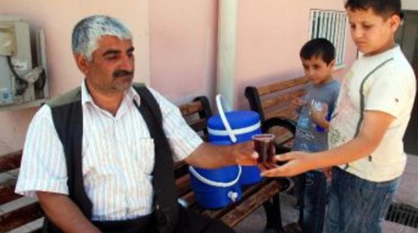 Yaşları K&uuml;&ccedil;&uuml;k Abi-kardeş Ekmek Peşinde