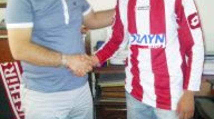 Uğur, Nevşehirspor'da kaldı