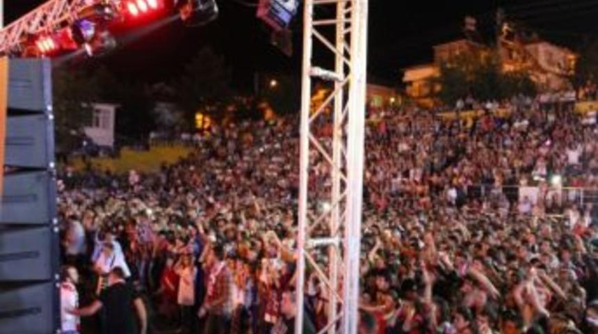 Kaynarca&rsquo;da Kolpa Konseri Coşkusu