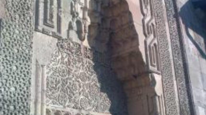 Ulucamii Dar&uuml;şşifası'nda Hastalar Yıllarca Su Ve Kur'an Sesi Ile Tedavi Edilmiş