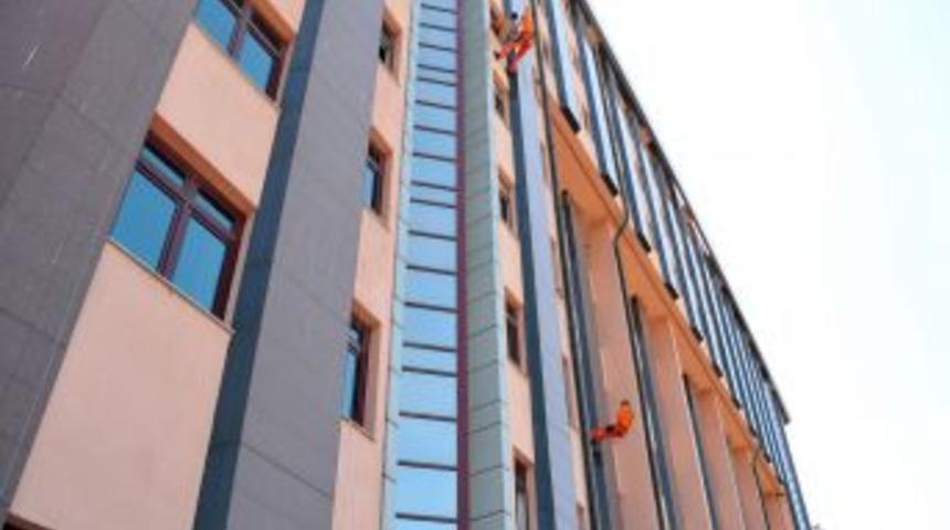 MAKUT'tan Belediye Binasında Yaralı Kurtarma Tatbikatı