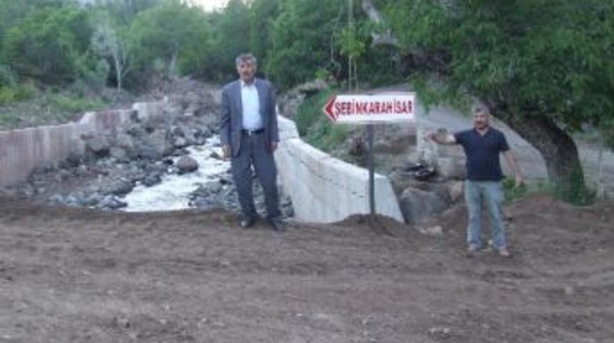 Heyelan Nedeniyle Yıkılan K&ouml;pr&uuml;n&uuml;n Yenisi Hes Firması Tarafından Yapıldı