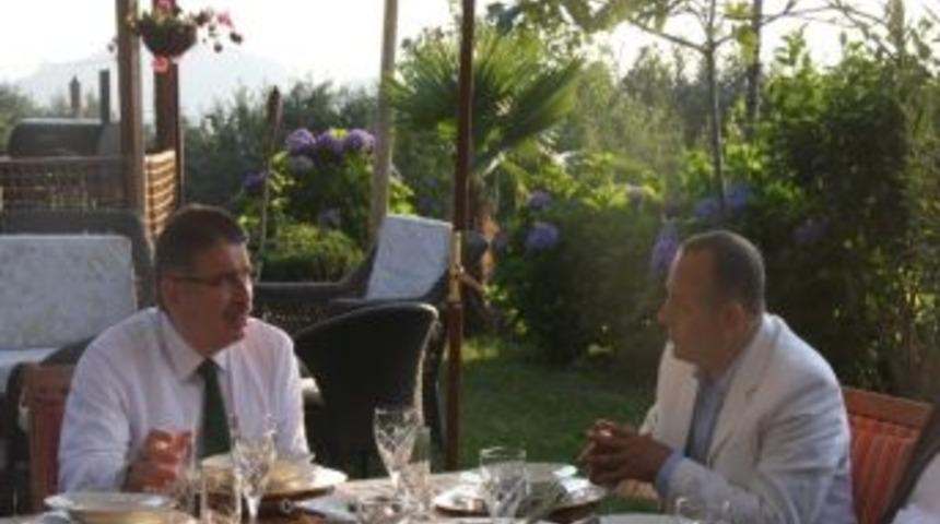 Vali Kızılcık İ&ccedil;işleri Bakanı Şahin&rsquo;i Vali Konağında Ağırladı