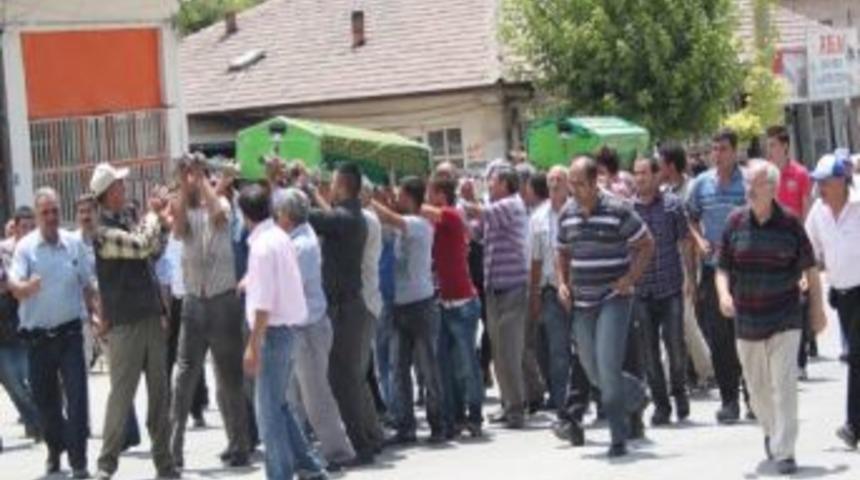 Sulama Havuzunda Boğulan İki Kardeş Defnedildi