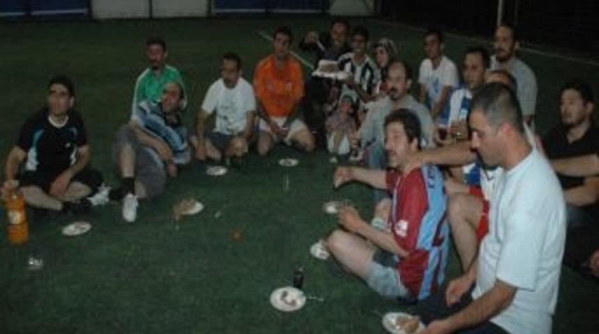 Halı Sahada Doğum G&uuml;n&uuml; S&uuml;rprizi