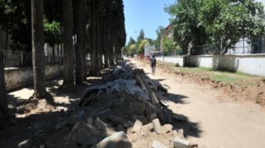 Sanat Sokak İ&ccedil;in İlk Kazma Vuruldu