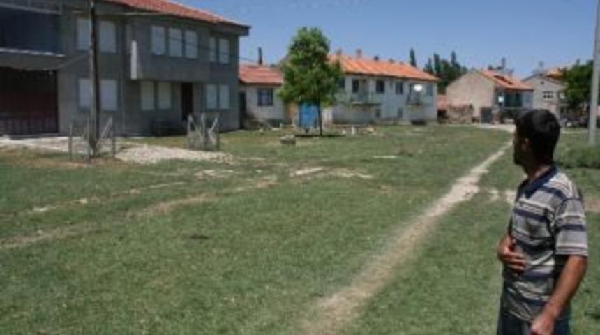 (&ouml;zel Haber) Afyonkarahisar'da 15 Yıldır Devam Eden Vakıf Arazisi Davası