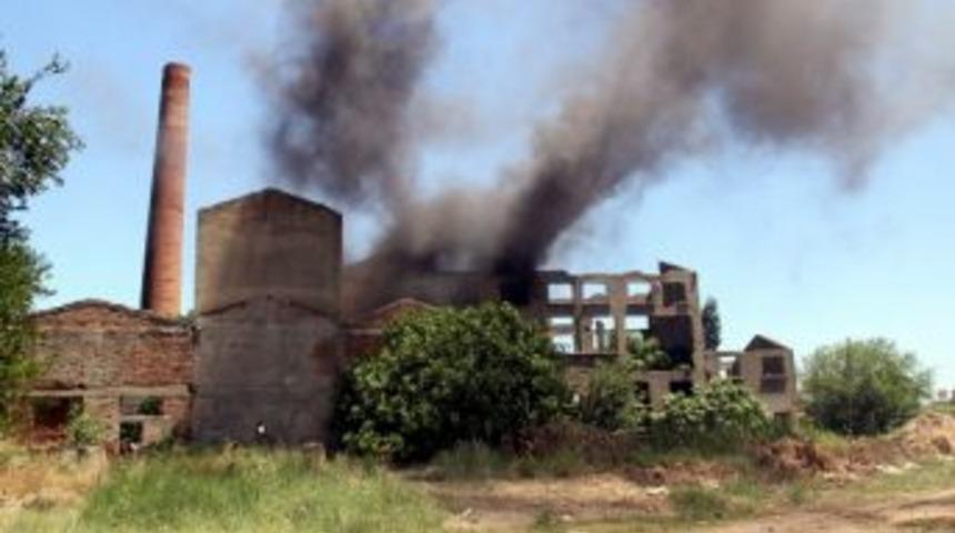 Eski Zeytinyağı Fabrikasında Yangın