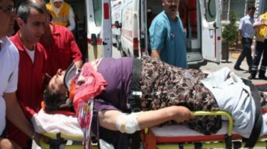 Aksaray'da Kamyonet Şarampole Yuvarlandı: 2 Yaralı