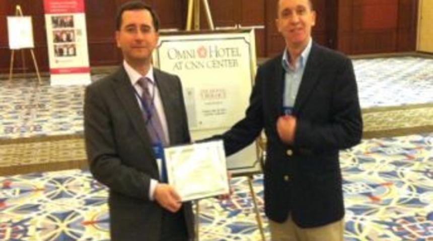 Prof. Bozlu 3. Kez Yılın En İyi Hakemi &Ouml;d&uuml;l&uuml;n&uuml; Aldı