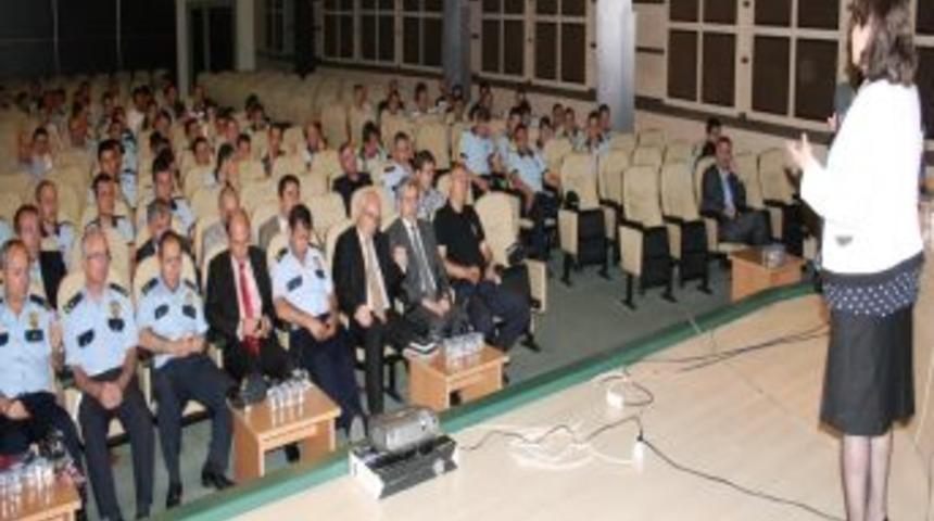 Polise Halkla Iletişim Semineri