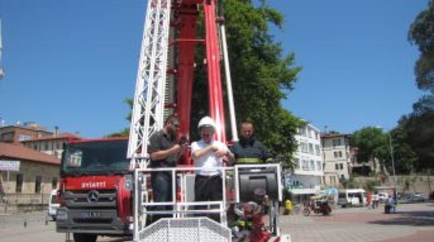 Yeni Itfaiye Aracı Tarihi 500 Yıllık Çınar Ağacını Üstten Gördü