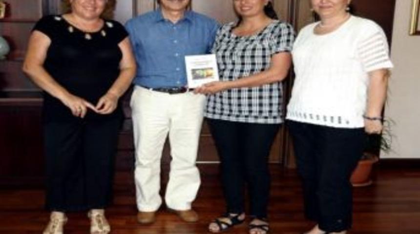 G&ouml;rme Engelliler Derneği Y&ouml;neticileri Tepebaşı Belediye Başkanı Ahmet Ata&ccedil;'ı Ziyaret Ettiler