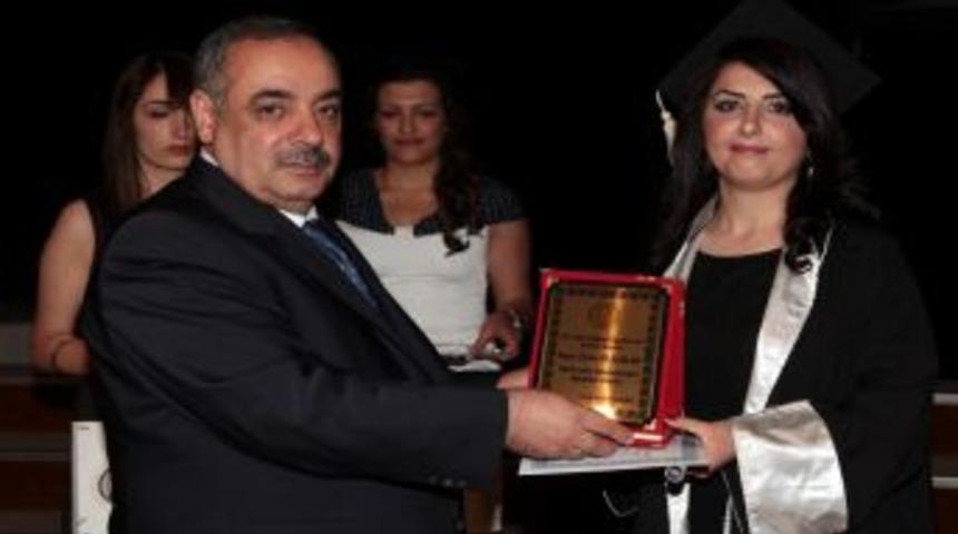 A&Uuml; Diş Hekimliği Fak&uuml;ltesi 37. D&ouml;nem Mezunlarını Uğurladı