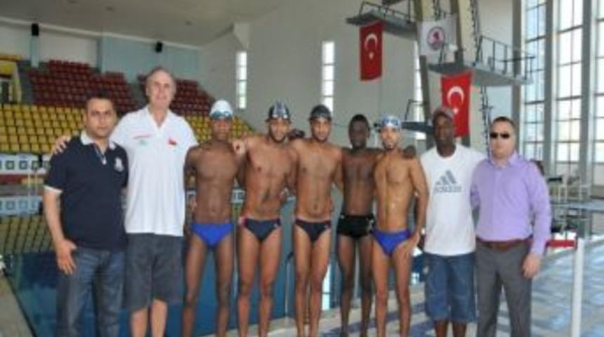 Umman Y&uuml;zme Milli Takımı Om&uuml;&rsquo;de Kampa Girdi