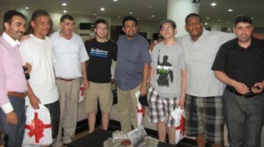 T&uuml;rk&ccedil;enin &Ccedil;ocukları Silifke'de &Ccedil;i&ccedil;eklerle Karşılandı