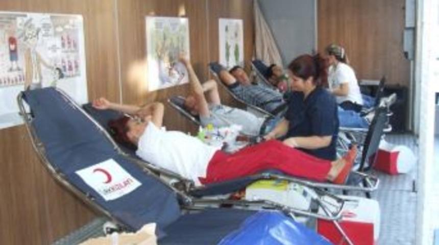 &Ccedil;an'dan T&uuml;rk Kızılayı'ına Tırda 60 &Uuml;nite Kan Bağışı