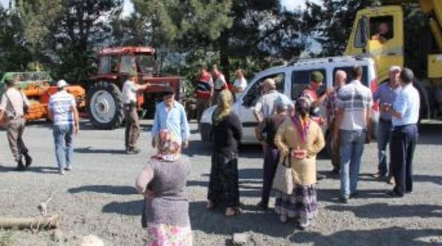 Tozdan Bunalan K&ouml;yl&uuml;ler Yol Kapattı