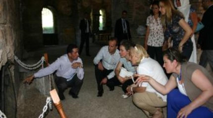 T&uuml;rk-yunan Donanma Komutanlarının Eşleri Ayasofya&rsquo;yı Gezdi