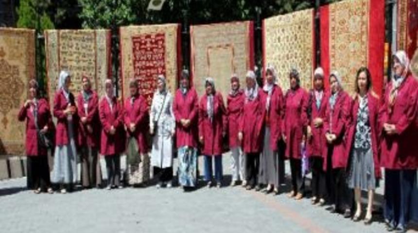 Kursiyerlerin Dokuduğu El Halıları G&ouml;r&uuml;c&uuml;ye &Ccedil;ıktı