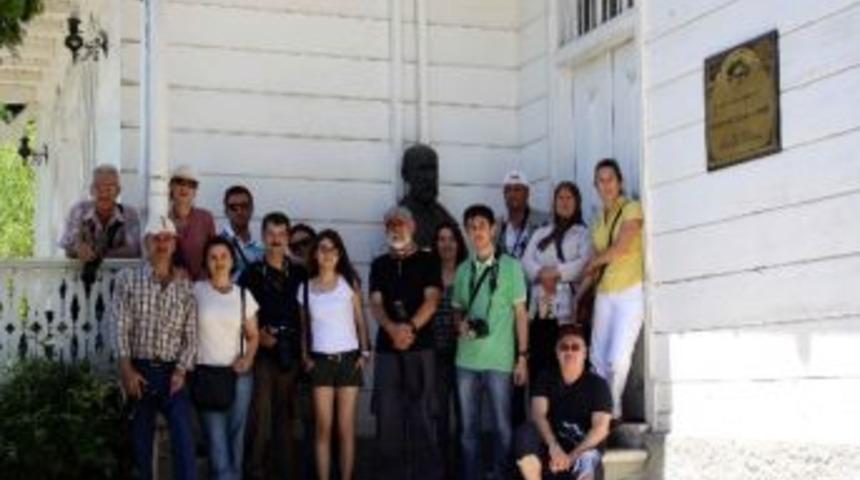 Kask &Uuml;yeleri Kenti Gezdi