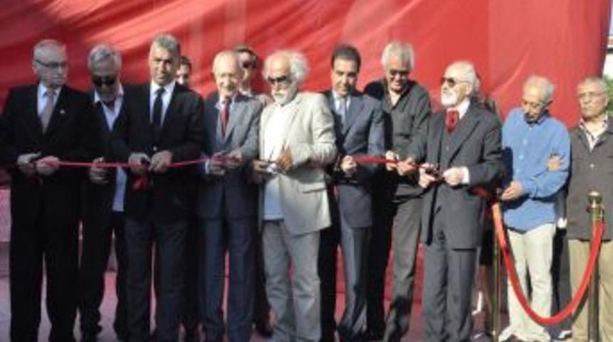 Kılı&ccedil;daroğlu, İlhan Sel&ccedil;uk Heykelini Hizmete A&ccedil;tı