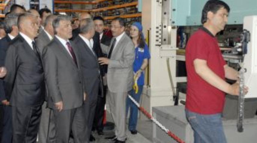Cumhurbaşkanı G&uuml;l, Fabrika Gezdi, Iş&ccedil;ilerle Yemek Yedi