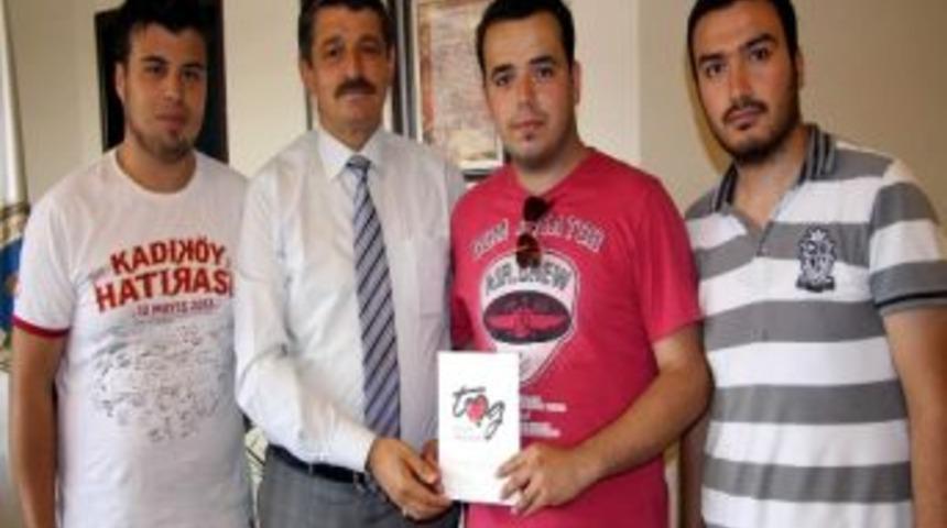 Toplum G&ouml;n&uuml;ll&uuml;lerinden Başkan Akın&rsquo;a Teşekk&uuml;r Belgesi