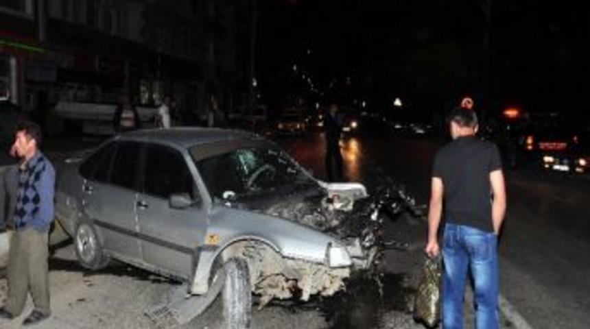 G&uuml;m&uuml;şhane'de Garip Trafik Kazası