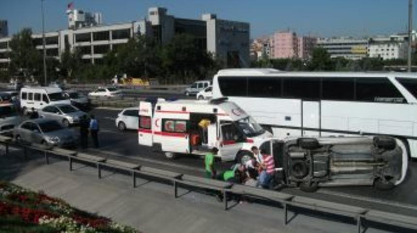 Basın Ekspres Yolu'ndaki Kaza Trafiği Kilitledi