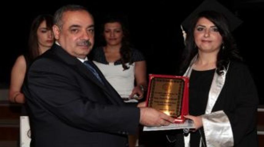 Diş Hekimliği Fak&uuml;ltesi 37. D&ouml;nem Mezunlarını Verdi