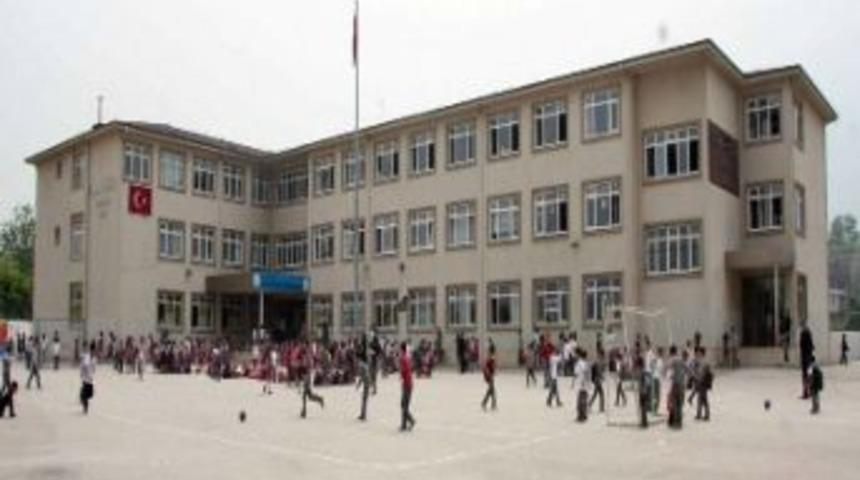 Öğretmeni Darp Etmekle Suçlanan Veliye Tahliye