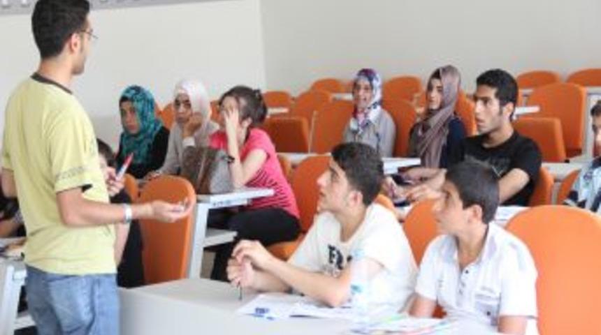 Güneydoğu Illerinden 353 Çocuğa İngilizce Kursu