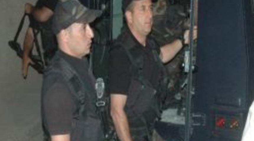 Komşu Kavgasına 150 Polis M&uuml;dahale Etti