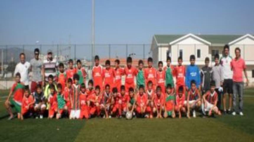 Kulalı Minikler G&ouml;z Dolduruyor