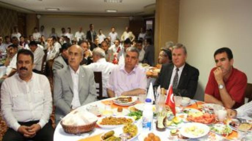 Adana Valisi Coş: T&uuml;rk Okulları Insanlığa Hizmet Ediyor