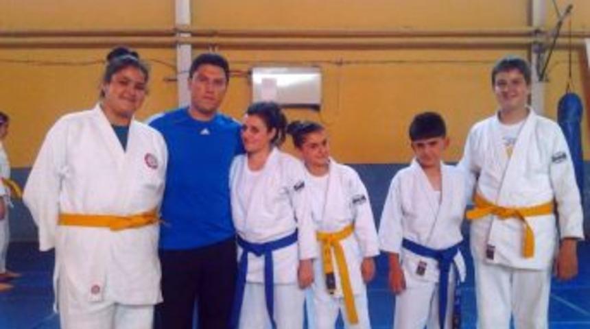 Gedizli Judocu G&uuml;ls&uuml;m &Uuml;nl&uuml;soy T&uuml;rkiye Yedincisi Oldu